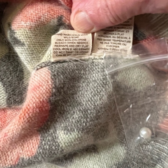 FREE PEOPLE LIGHTWEIGHT SOFT FLORAL ZIPPERED SWEATER SIZE MEDIUM - Picture 8 of 11